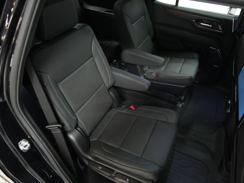 New 2026 GMC Yukon Denali w/ Denali Reserve Package AWD/4WD image 18