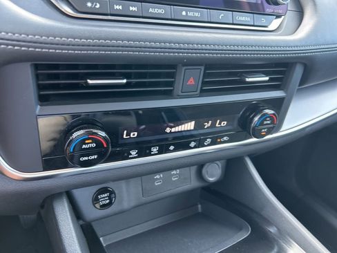 Used 2024 Nissan Rogue SV FWD image 35