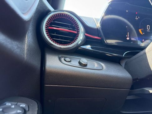 Used 2025 Chevrolet Trax RS w/ Sunroof Package image 22