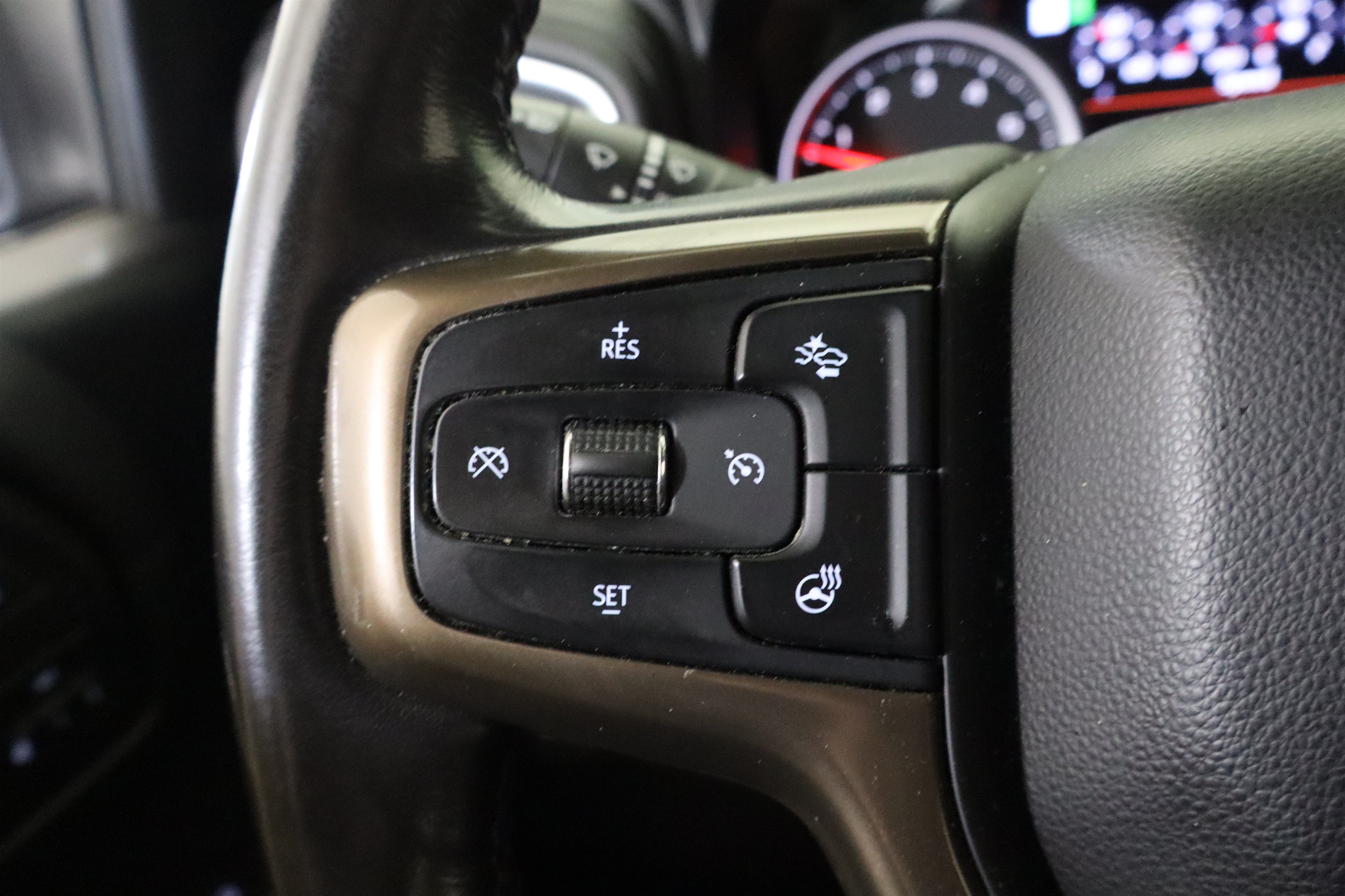 Used 2020 Chevrolet Silverado 1500 High Country w/ Technology Package AWD/4WD image 29