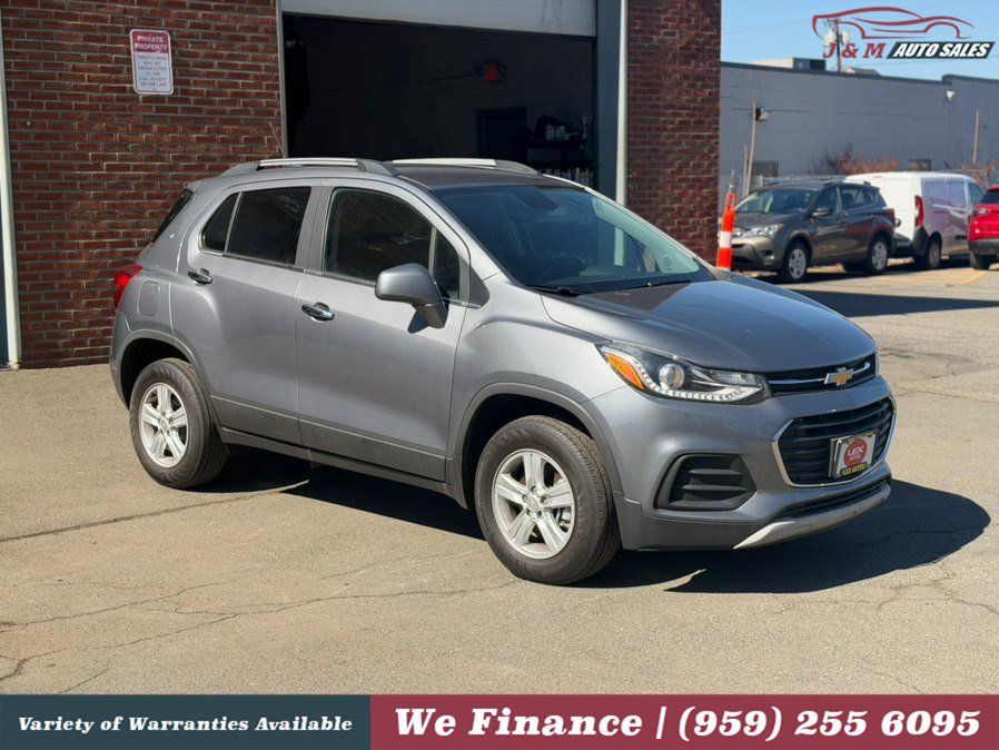 Used 2020 Chevrolet Trax LT w/ LT Convenience Package AWD/4WD image 3