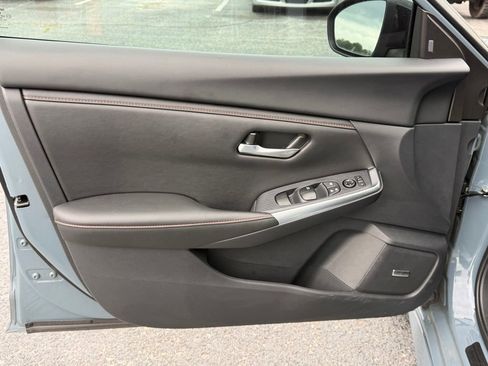 Used 2025 Nissan Sentra SR w/ SR Premium Package FWD image 13