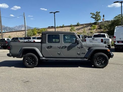 Certified 2023 Jeep Gladiator Sport AWD/4WD image 9