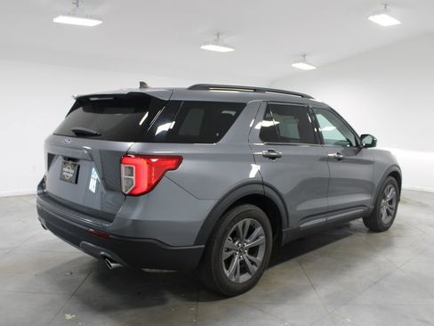 Used 2023 Ford Explorer XLT w/ Equipment Group 202A RWD image 9