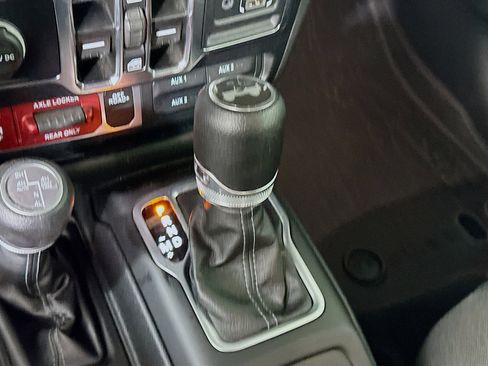 Used 2024 Jeep Wrangler Willys image 24