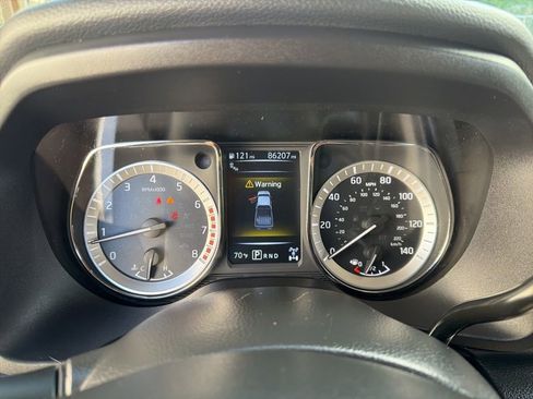 Used 2017 Nissan Titan SV AWD/4WD image 25