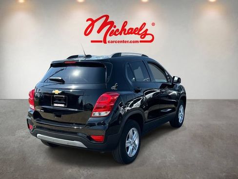 Used 2022 Chevrolet Trax LT w/ LT Convenience Package AWD/4WD image 3