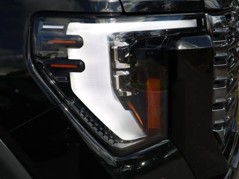 Used 2025 GMC Sierra 2500 Denali Ultimate w/ Max Trailering Package image 9