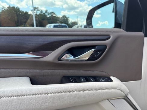 Used 2021 GMC Yukon XL Denali w/ Denali Premium Package image 25