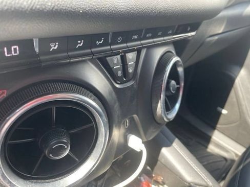 Used 2019 Chevrolet Blazer LT w/ Sound & Technology Package FWD image 6