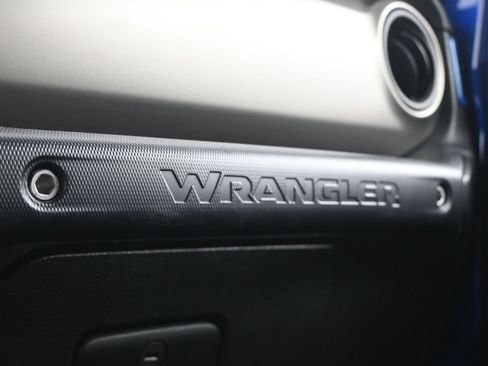 Used 2018 Jeep Wrangler Unlimited Sport AWD/4WD image 17