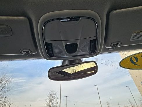 Used 2019 Jeep Cherokee Limited image 19