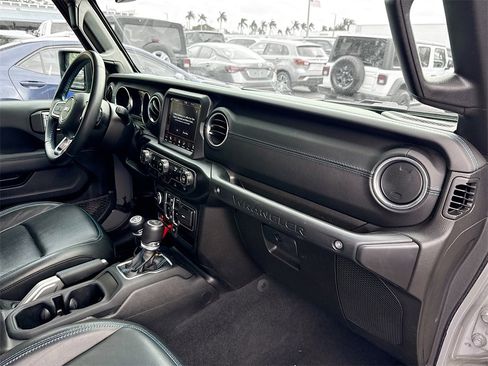 Used 2022 Jeep Wrangler Unlimited Rubicon 4xe image 32