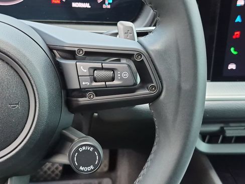 Certified 2025 Porsche Cayenne AWD/4WD image 9