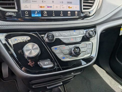 New 2027 Chrysler Pacifica Select w/ Family Tech Group FWD image 25