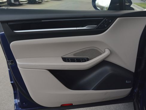 Certified 2025 Porsche Macan 4S Electric image 13