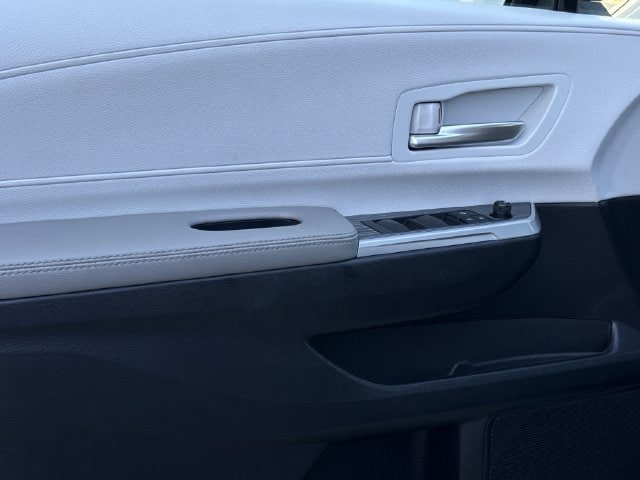 Used 2025 Toyota Sienna XLE FWD image 27