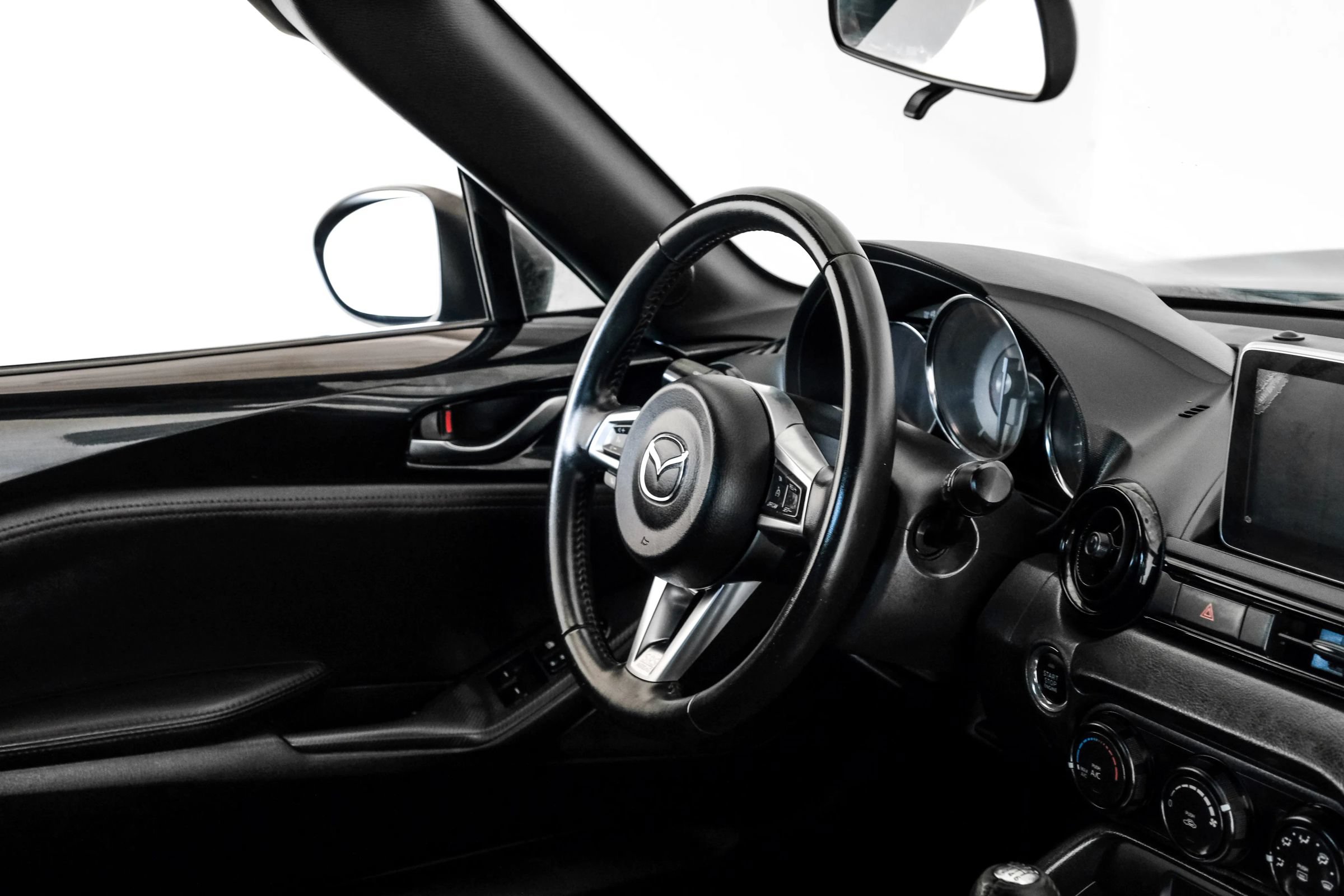 Used 2016 MAZDA MX-5 Miata Club RWD image 13