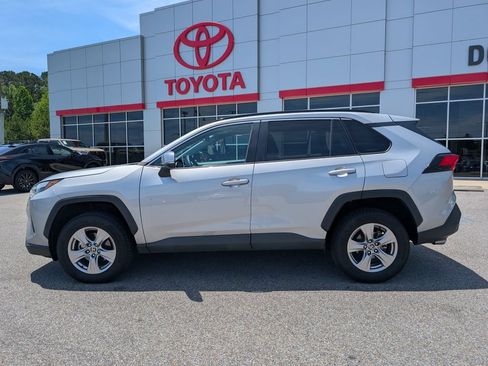 Used 2023 Toyota RAV4 XLE FWD image 2