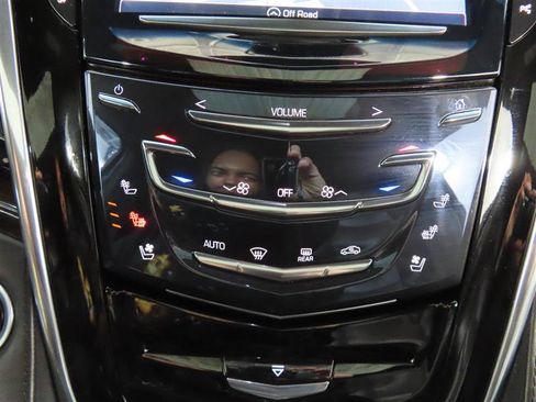Used 2018 Cadillac Escalade ESV Platinum AWD/4WD image 35