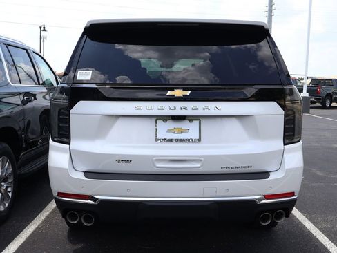 New 2025 Chevrolet Suburban Premier image 10