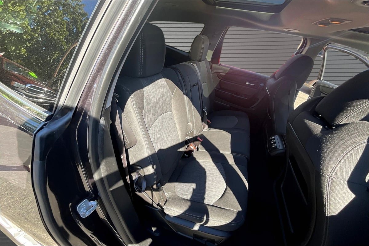 Used 2017 Chevrolet Traverse LT w/ Style and Technology Package AWD/4WD image 25
