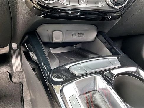 New 2026 Chevrolet Trax RS w/ Sunroof Package FWD image 24