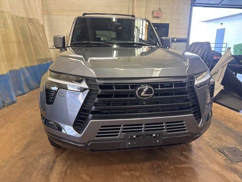 Used 2024 Lexus GX 550 w/ Accessory Package (2T) AWD/4WD image 6