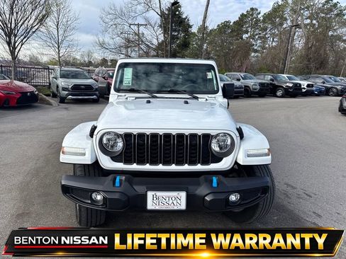 Used 2024 Jeep Wrangler Unlimited w/ Convenience Group AWD/4WD image 9