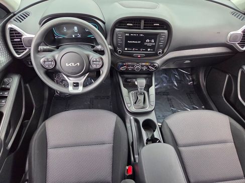 Used 2025 Kia Soul LX w/ LX Technology Package image 8