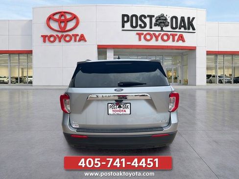 Used 2022 Ford Explorer XLT AWD/4WD image 7