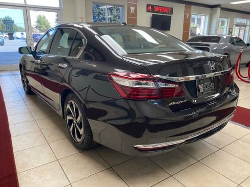 Used 2017 Honda Accord EX image 3