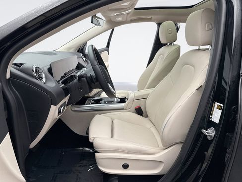 Used 2023 Mercedes-Benz GLA 250 4MATIC image 11