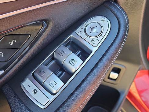Used 2022 Mercedes-Benz GLC 43 AMG 4MATIC image 30
