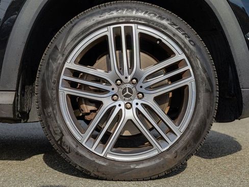 Used 2025 Mercedes-Benz GLS 450 4MATIC image 12