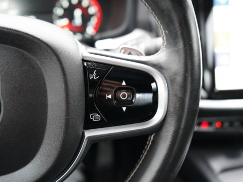 Used 2019 Volvo S60 T6 R-Design image 38