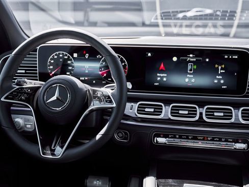 Used 2026 Mercedes-Benz Maybach GLS 600 4MATIC image 57
