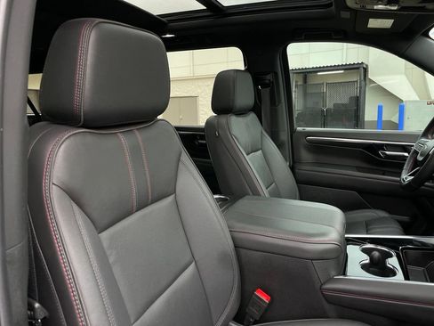 Used 2025 Chevrolet Suburban RST w/ Comfort Package RWD image 30