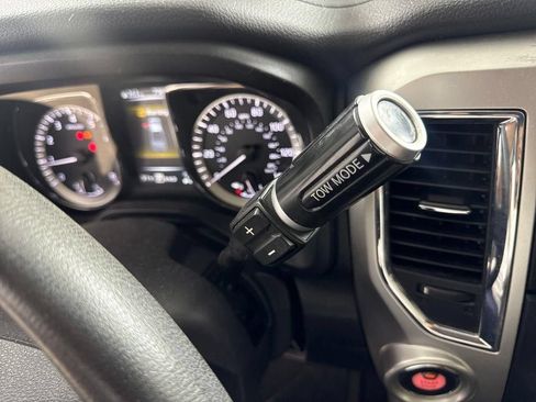 Used 2018 Nissan Titan SV AWD/4WD image 35
