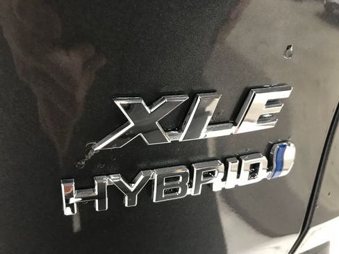 Used 2022 Toyota RAV4 XLE AWD/4WD image 26