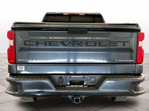 Used 2020 Chevrolet Silverado 1500 Custom w/ Custom Value Package image 4