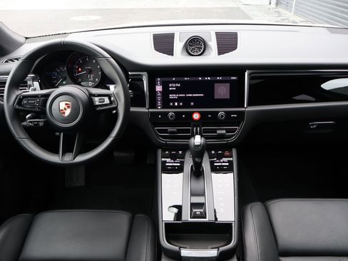 Certified 2026 Porsche Macan AWD/4WD image 23