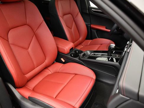 Used 2025 Porsche Macan image 51