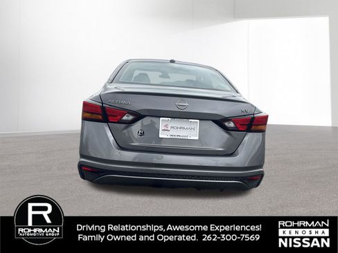 Used 2024 Nissan Altima 2.5 SV image 6
