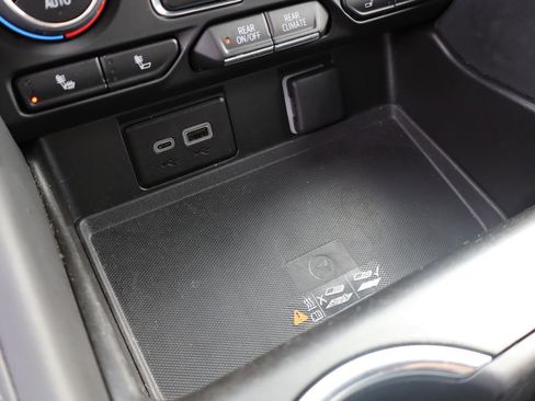 Used 2023 Chevrolet Suburban Z71 w/ Luxury Package image 29