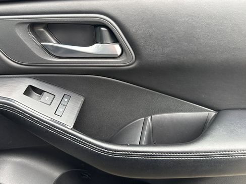 Used 2024 Nissan Rogue SV image 21