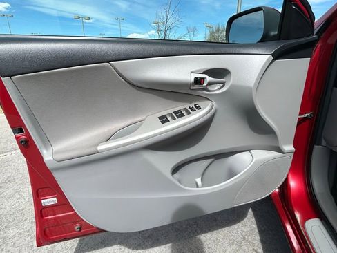 Used 2013 Toyota Corolla LE image 9