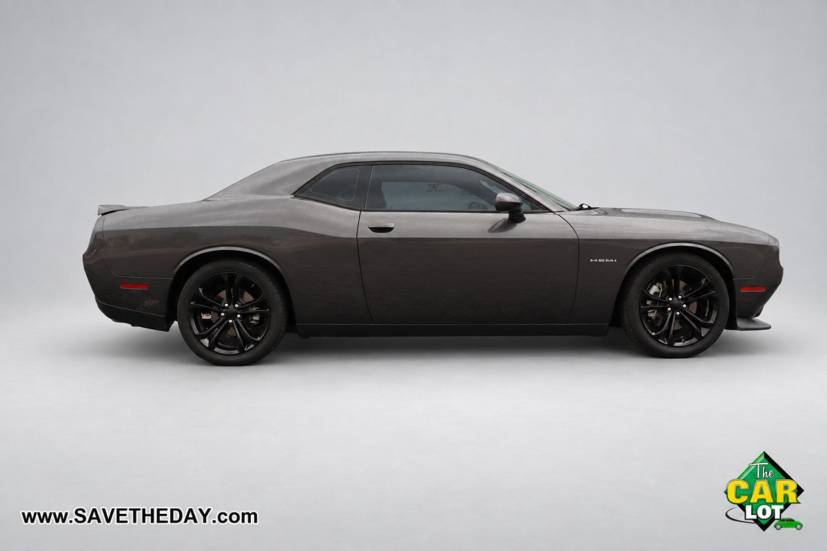 Used 2022 Dodge Challenger R/T RWD image 9