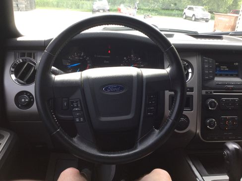 Used 2017 Ford Expedition EL XLT w/ Equipment Group 201A AWD/4WD image 14