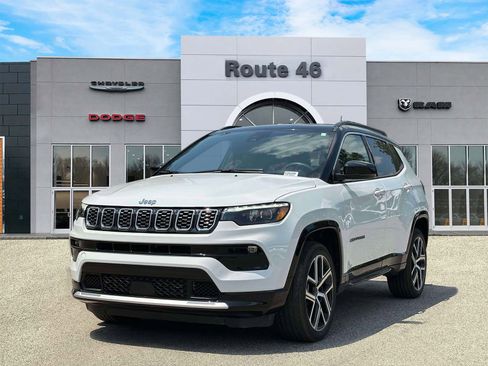 Used 2025 Jeep Compass Limited w/ Elite Group AWD/4WD image 2